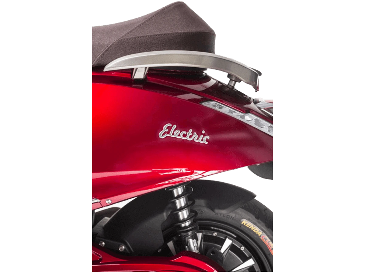 Električni skuter Pusa, bordo boje, znak electric